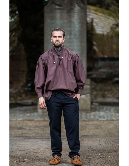 Ampia camicia medievale con lacci,...