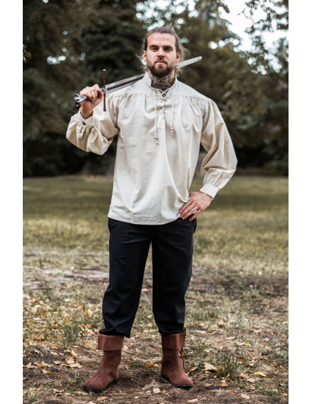 Camicia stringata a collo alto,...