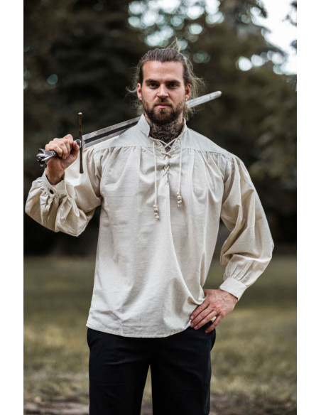 Camicia stringata a collo alto,...