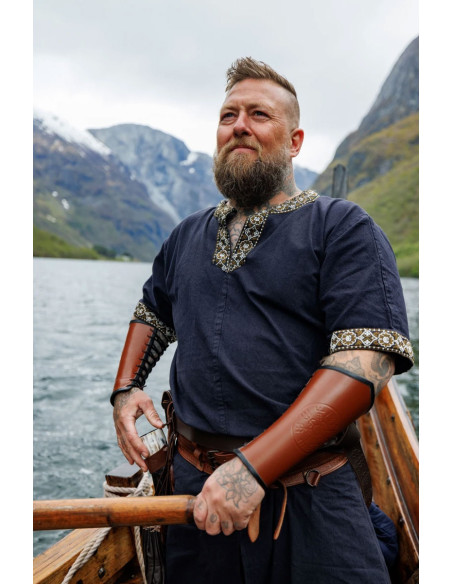 Tunica vichinga a maniche corte...