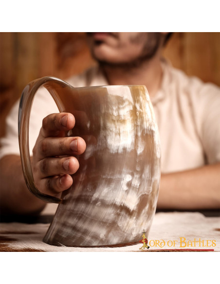 Vaso vichingo in corno di bue