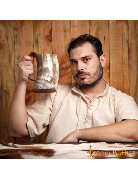 Vaso vichingo in corno di bue