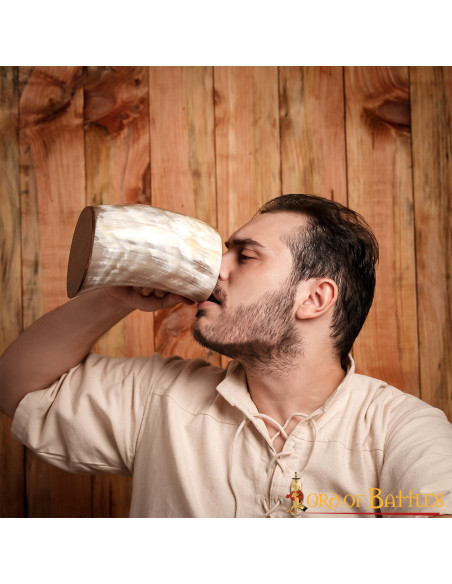 Vaso vichingo in corno di bue
