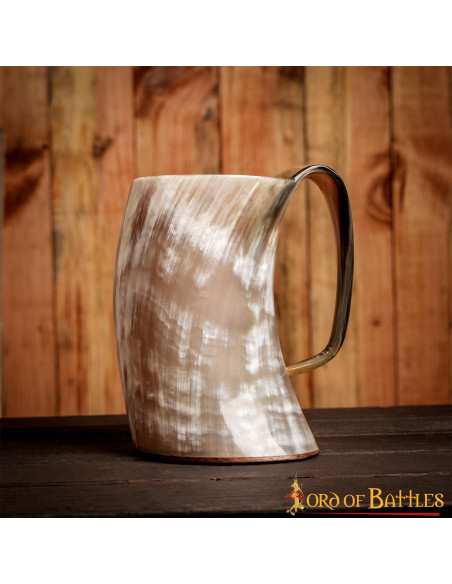 Vaso vichingo in corno di bue