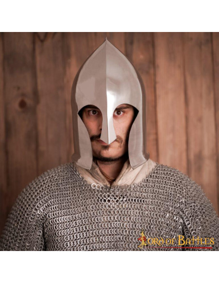 Barbuta da guerriero medievale con...