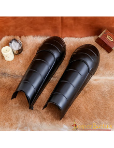 Schinieri anneriti da Cavaliere Oscuro con ginocchiere