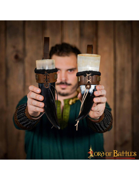 Tahalí per corna in cuoio foderato,...