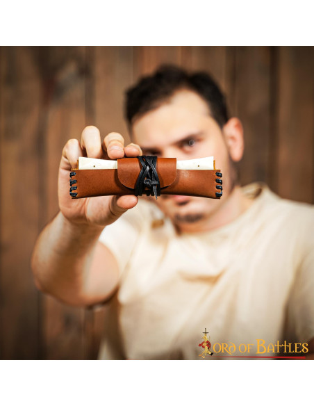 Pettine medievale in osso con fodero...