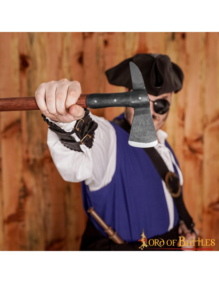 Ascia da abbordaggio pirata con testa...