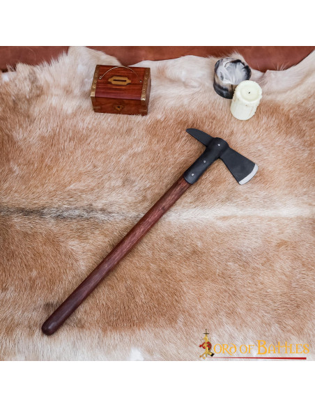 Ascia da abbordaggio pirata con testa...