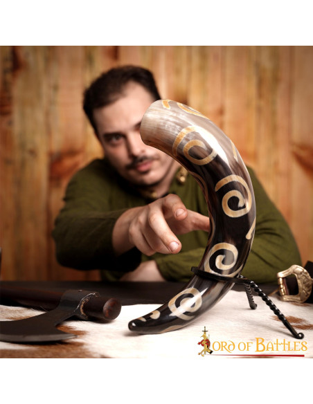 Corno per bere disegni a spirale...