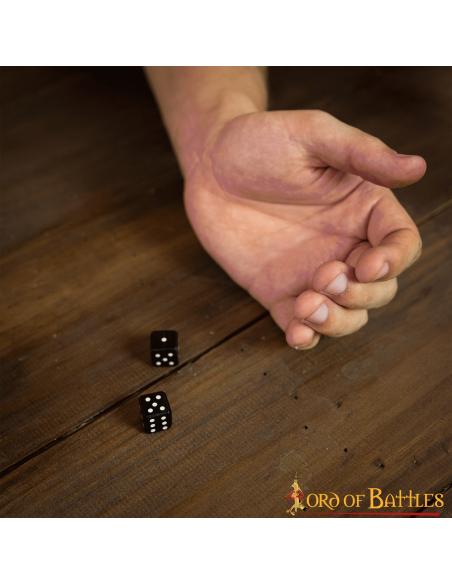 Confezione da 6 dadi in corno con...