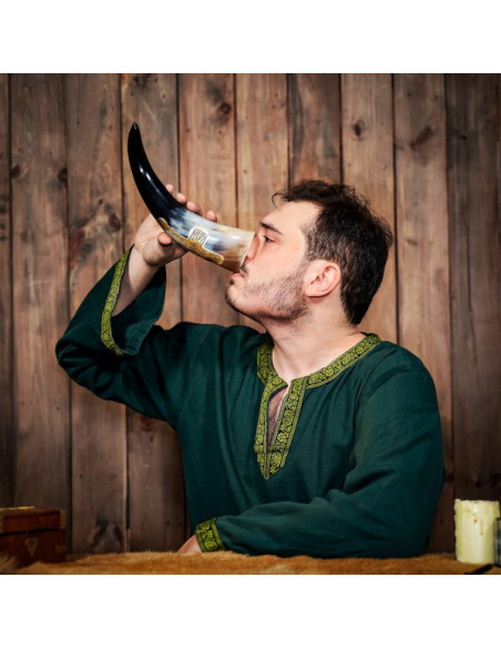 Corno vichingo con croce incisa,...