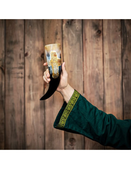 Corno vichingo con croce incisa,...