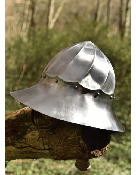 Antica teiera borgognona medievale,...