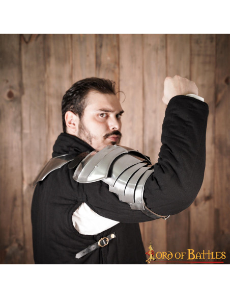 Spalline medievali con scudi