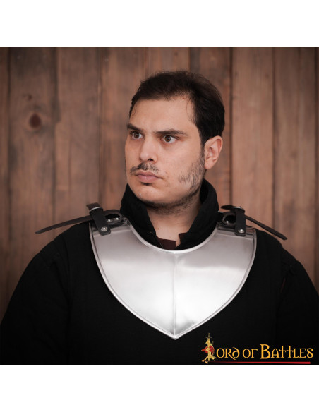 Classica gorgiera medievale in acciaio