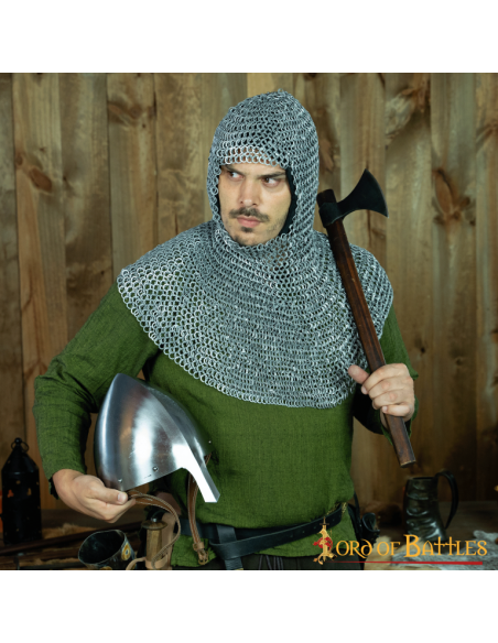 Boia in cotta di maglia che alterna...