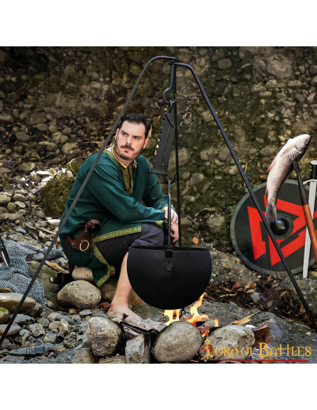 Supporto medioevale per calderoni,...