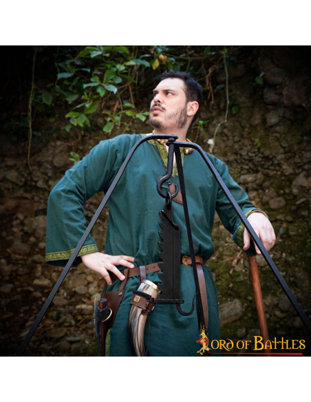 Supporto medioevale per calderoni,...