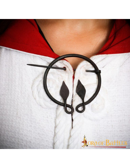 Spilla da mantello medievale con...