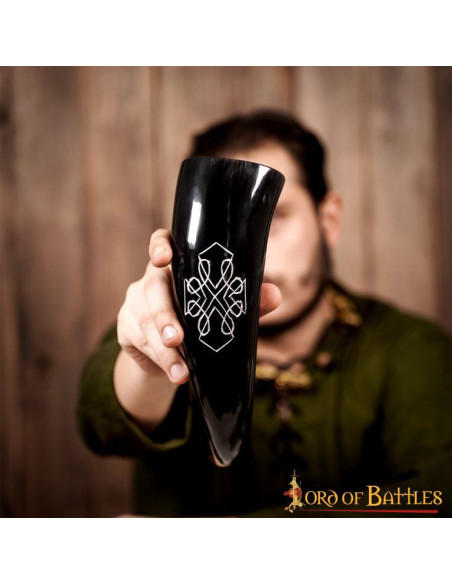 Corno di bue per bere con design...