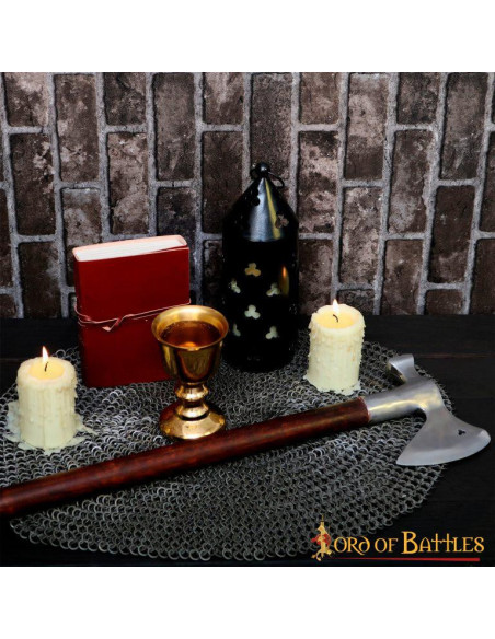 ascia medievale a testa di martello