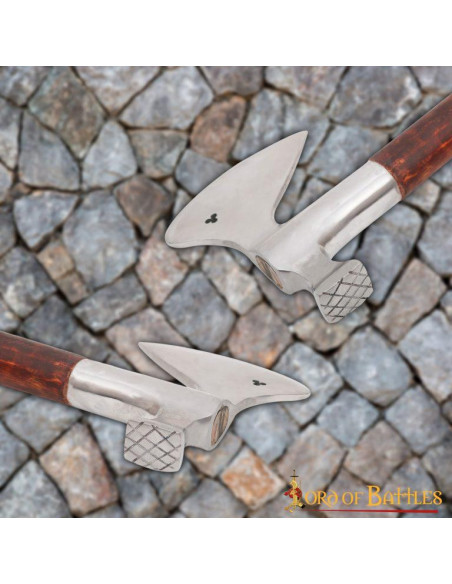 ascia medievale a testa di martello