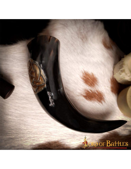 Corno potorio con nodi celtici incisi