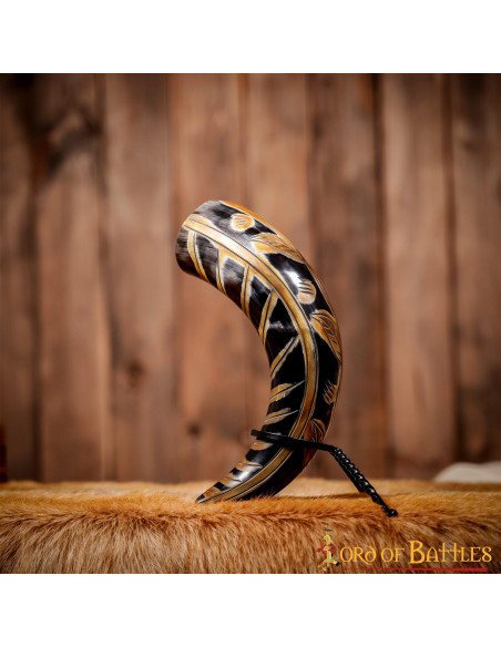 Corno vichingo con disegni incisi...