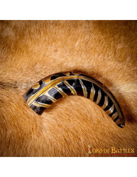 Corno vichingo con disegni incisi...