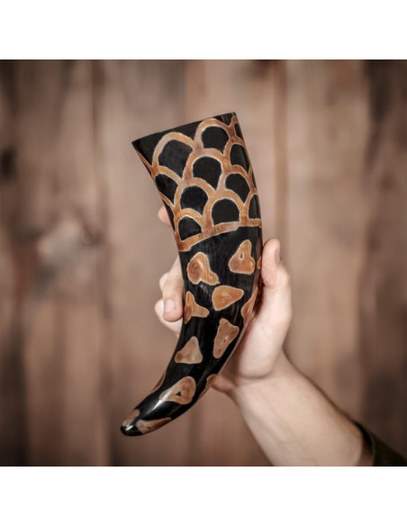 Corno per bere vichingo con design...