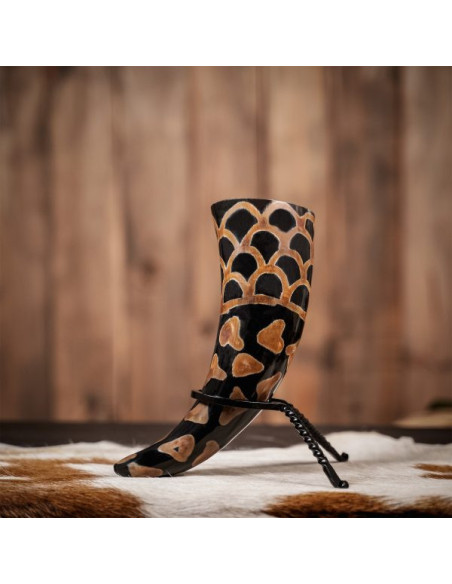 Corno per bere vichingo con design...