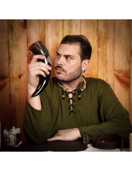 Design del teschio con croce di corno...