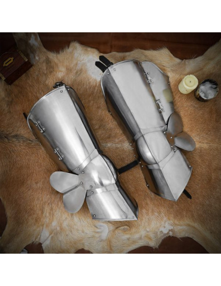 Classica armatura medievale per le gambe