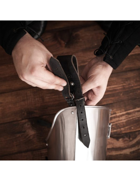 Classica armatura medievale per le gambe