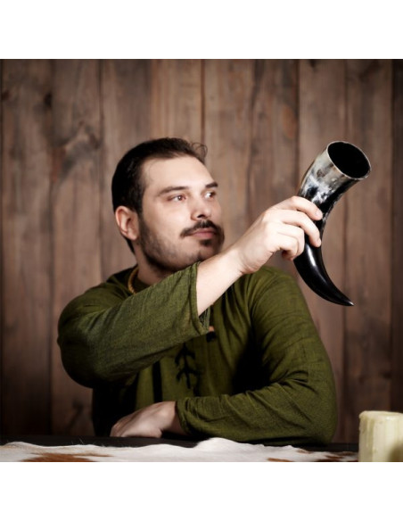 Corno da bere vichingo con design...