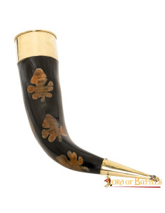 Corno per bere con macchie carbonizzate e raccordi in ottone