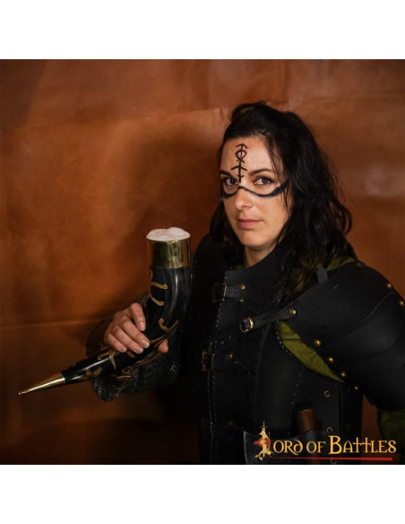 Corno per bere con raccordi in ottone...