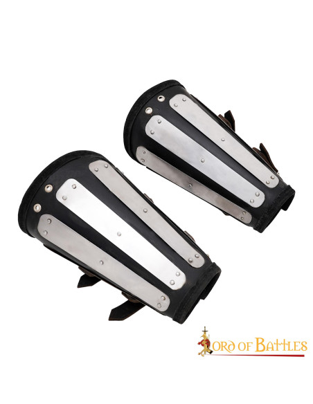 Bracciali in cuoio con protezioni in...