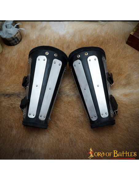 Bracciali in cuoio con protezioni in...