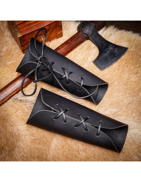 Bracciali medievali lisci fatti a...