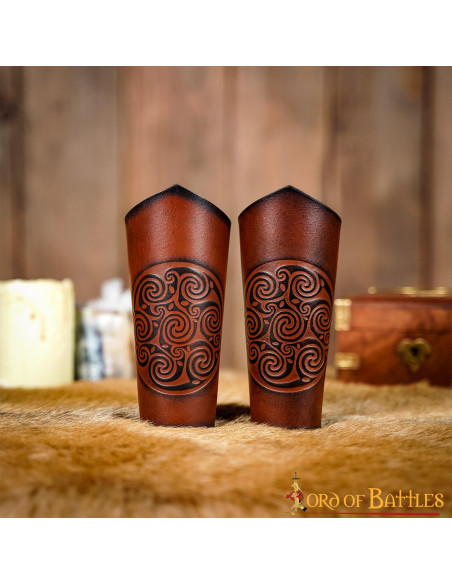 Bracciali in vera pelle con disegno a...