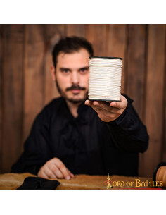 Rotolo di cordoncino in pelle bianca