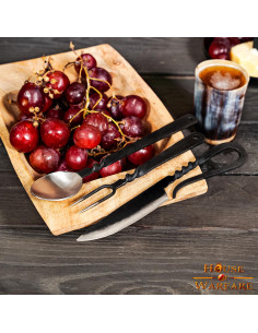 Set di posate medievali: cucchiaio, forchetta e coltello 2