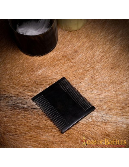 Pettine medievale da donna in corno...