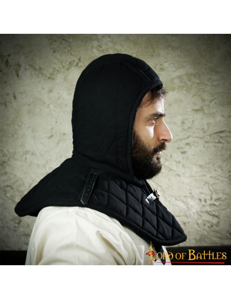 Crêpe trapuntato con gorgiera medievale