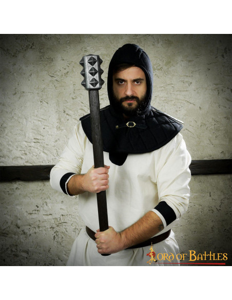 Crêpe trapuntato con gorgiera medievale