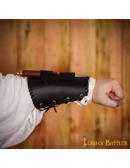 Braccialetti medievali con portacoltelli