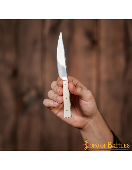 Coltello medievale con manico in osso...